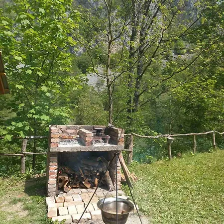 Kamp alanı Kamp Na Uni *